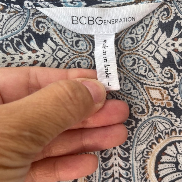 BCBGeneration Sz L Sheer Blue Paisley V Neck Blouse Top Loose Fit - Picture 2 of 7